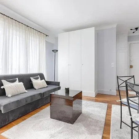Matignon Saint-honore : Magnifique 1br Appartamento Parigi
